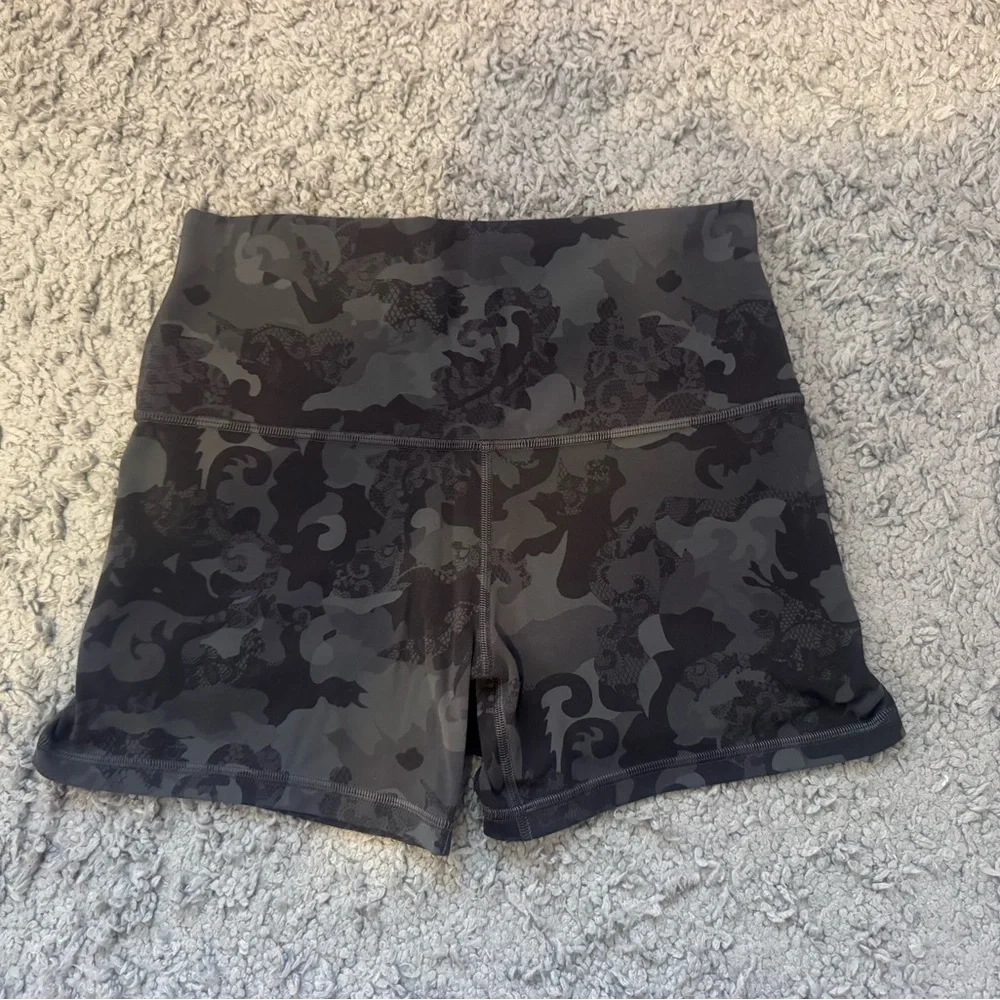 Lululemon Align High-Rise Short 4" - Picture 2 of 4